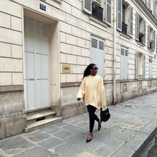 Fashion influencer &nbsp;@nlmarilyn wears a chic outfit with basic black leggings.