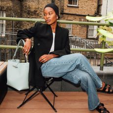 Fashion influencer @nlmarilyn wearing the 2025 mint color trend with blue jeans.